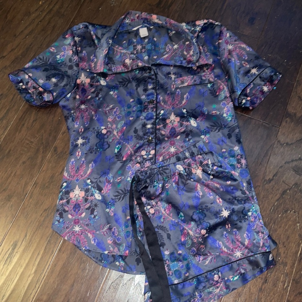 Victoria’s Secret 2 Piece Pajama Set Size Medium